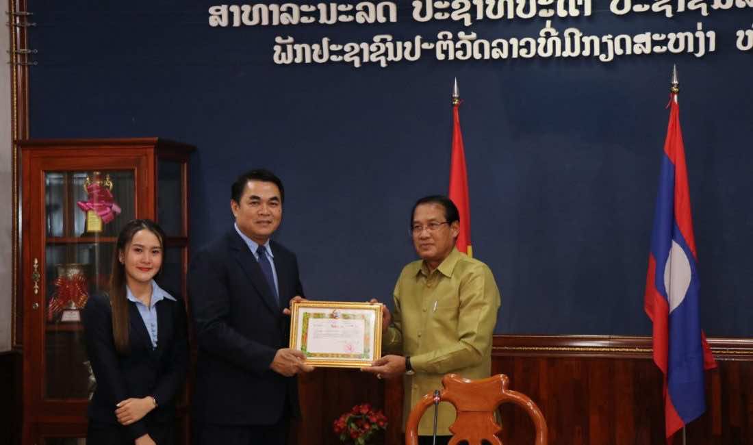 CSE receives a certificate of honour from the Party’s Central Organisation Committee